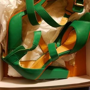 Leila Stone Britta Green 8 in Box